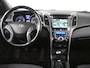 Hyundai i30 1.6 GDi Comfort | Achteruitrijcamera | Elektr glazen pano-dak | Climate control | Stoel/stuurverw | Navi | Cruise control | Parkeersensoren achter | 17"LMV