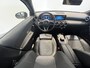 Mercedes-Benz A-klasse 200 AMG Line | Navigatie/Android/Apple Carplay | LM Velgen 18" | Voorstoelen Verwarmd | Achteruitrijcamera | Cruise Control | AMG-Styling | Airco |