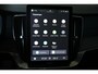 Volvo XC90 T8 Plug-in hybrid AWD Ultra Dark | Luchtvering | Panoramadak | Trekhaak | Premium audio by Bowers&Wilkins | Verwarmbare voorstoelen met massagefunctie |