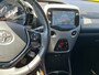 Toyota Aygo 1.0 VVT-i x-joy | BTW voertuig | Dealer onderhouden | Climate control | Apple CarPlay/Android Auto | Achteruitrijcamera | Automatische verlichting |