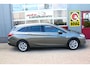 Opel Astra Sports Tourer 1.4 Turbo Innovation O.a: PDC, Camera, DAB, Clima, Navi, Cruise, Carplay, Etc. All-in prijs!