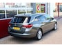 Opel Astra Sports Tourer 1.4 Turbo Innovation O.a: PDC, Camera, DAB, Clima, Navi, Cruise, Carplay, Etc. All-in prijs!
