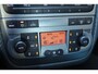 Fiat Punto Grande 1.4 77pk Edizione Lusso | NL-auto | Climate control | Cruise control | Elek. ramen | Lichtmetalen velgen | Bumpers in kleur | Radio/CD | Mistlampen |