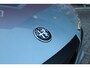 Alfa Romeo Junior 1.2 145PK IBRIDA SPECIALE | PANORAMA SCHUIF/KANTEL DAK | TECHNO PACK: LED MATRIX KOPLAMPEN/AUTOMATISCH DIMMENDE BINNENSPIEGEL/DRAADLOZE TELEFOONLADER/ELEKTRISCH VERSTELBARE EN VERWARMBARE ZIJSPIEGELS MET DODEHOEK DETECTIE, ELEKTRISCH INKLAPBAAR/NAVIGATIE/HANDS-FREE ACHTERKLEP/KEYLESS ENTRY/USB TYPE C/ADAPTIVE CRUISE CONTROL MET LANE CENTERING EN FILE-ASSISTENT/ACHTERUITRIJ CAMERA MET DYNAMISCHE RIJLIJNEN/AUDIOSYSTEEM MET 6 SPEAKERS | PREMIUM PACK: "SPIGA" STOFFEN/ECOLEDER BEKLEDING MET RODE ACCENTEN - 6-VOUDIG ELEKTRISCH VERSTELBARE BESTUURDERSSTOEL, 6-VOUDIG VERSTELBARE PASSAGIERSSTOEL/VERWARMBARE VOORSTOELEN/LEDEREN STUURWIEL/AMBIENT LIGHT/INTERIEURVERLICHTING VOOR EN ACHTER MET LED TOUCH/DONKERE GETINTE ACHTERRUITEN/HOOGGLAS ZWARTE BODYKIT MET RODE ACCENTEN | 18" LICHTMETALEN VELGEN "PETALI" | DRAADLOZE APPLE CARPLAY/ANDROID AUTO |