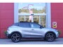 Alfa Romeo Junior 1.2 145PK IBRIDA SPECIALE | PANORAMA SCHUIF/KANTEL DAK | TECHNO PACK: LED MATRIX KOPLAMPEN/AUTOMATISCH DIMMENDE BINNENSPIEGEL/DRAADLOZE TELEFOONLADER/ELEKTRISCH VERSTELBARE EN VERWARMBARE ZIJSPIEGELS MET DODEHOEK DETECTIE, ELEKTRISCH INKLAPBAAR/NAVIGATIE/HANDS-FREE ACHTERKLEP/KEYLESS ENTRY/USB TYPE C/ADAPTIVE CRUISE CONTROL MET LANE CENTERING EN FILE-ASSISTENT/ACHTERUITRIJ CAMERA MET DYNAMISCHE RIJLIJNEN/AUDIOSYSTEEM MET 6 SPEAKERS | PREMIUM PACK: "SPIGA" STOFFEN/ECOLEDER BEKLEDING MET RODE ACCENTEN - 6-VOUDIG ELEKTRISCH VERSTELBARE BESTUURDERSSTOEL, 6-VOUDIG VERSTELBARE PASSAGIERSSTOEL/VERWARMBARE VOORSTOELEN/LEDEREN STUURWIEL/AMBIENT LIGHT/INTERIEURVERLICHTING VOOR EN ACHTER MET LED TOUCH/DONKERE GETINTE ACHTERRUITEN/HOOGGLAS ZWARTE BODYKIT MET RODE ACCENTEN | 18" LICHTMETALEN VELGEN "PETALI" | DRAADLOZE APPLE CARPLAY/ANDROID AUTO |