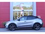 Alfa Romeo Junior 1.2 145PK IBRIDA SPECIALE | PANORAMA SCHUIF/KANTEL DAK | TECHNO PACK: LED MATRIX KOPLAMPEN/AUTOMATISCH DIMMENDE BINNENSPIEGEL/DRAADLOZE TELEFOONLADER/ELEKTRISCH VERSTELBARE EN VERWARMBARE ZIJSPIEGELS MET DODEHOEK DETECTIE, ELEKTRISCH INKLAPBAAR/NAVIGATIE/HANDS-FREE ACHTERKLEP/KEYLESS ENTRY/USB TYPE C/ADAPTIVE CRUISE CONTROL MET LANE CENTERING EN FILE-ASSISTENT/ACHTERUITRIJ CAMERA MET DYNAMISCHE RIJLIJNEN/AUDIOSYSTEEM MET 6 SPEAKERS | PREMIUM PACK: "SPIGA" STOFFEN/ECOLEDER BEKLEDING MET RODE ACCENTEN - 6-VOUDIG ELEKTRISCH VERSTELBARE BESTUURDERSSTOEL, 6-VOUDIG VERSTELBARE PASSAGIERSSTOEL/VERWARMBARE VOORSTOELEN/LEDEREN STUURWIEL/AMBIENT LIGHT/INTERIEURVERLICHTING VOOR EN ACHTER MET LED TOUCH/DONKERE GETINTE ACHTERRUITEN/HOOGGLAS ZWARTE BODYKIT MET RODE ACCENTEN | 18" LICHTMETALEN VELGEN "PETALI" | DRAADLOZE APPLE CARPLAY/ANDROID AUTO |