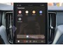 Volvo XC60 T6 Recharge AWD Plus Black Edition - IntelliSafe Assist & Surround - Harman/Kardon audio - Parkeercamera achter - Verwarmde voorstoelen, stuur & achterbank - Parkeersensoren voor & achter - Elektr. bedienb. voorstoelen met geheugen - Draadloze tel. lader - Extra getint glas - 21' LMV