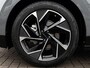 Lynk & Co 02 More 66 kWh | Klimaat warmtepomp | 445 km elektrisch bereik | Adaptive Cruise Control | Panoramadak | Harman Kardon Premium Audio Systeem | 360 graden camera | Dodehoekdetectie | Stoel/Stuurverwarming | Apple CarPlay/Android Auto | 20"LM-velgen | Elektrisch bedienbare voorstoelen met geheugenfunctie | Elektrisch bedienbare achterklep |