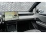 Lynk & Co 02 More 66 kWh | Klimaat warmtepomp | 445 km elektrisch bereik | Adaptive Cruise Control | Panoramadak | Harman Kardon Premium Audio Systeem | 360 graden camera | Dodehoekdetectie | Stoel/Stuurverwarming | Apple CarPlay/Android Auto | 20"LM-velgen | Elektrisch bedienbare voorstoelen met geheugenfunctie | Elektrisch bedienbare achterklep |