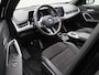 BMW iX1 xDrive30 Launch Edition 67 kWh M-PAKKET INTERIEUR & EXTERIEUR | PANORAMDAK | CAMERA | NAVIGATIE | SPORTSTOELEN | AMBIANTE VERLICHTING | STOEL & STUURVERWARMING | 20 INCH LMV | CLIMA | DAB | 12 MAANDEN BOVAG GARANTIE |