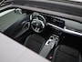 BMW iX1 xDrive30 Launch Edition 67 kWh M-PAKKET INTERIEUR & EXTERIEUR | PANORAMDAK | CAMERA | NAVIGATIE | SPORTSTOELEN | AMBIANTE VERLICHTING | STOEL & STUURVERWARMING | 20 INCH LMV | CLIMA | DAB | 12 MAANDEN BOVAG GARANTIE |
