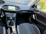 Peugeot 308 1.2 PureTech Style/ bj.2015 / panoramadak/navigatie/trekhaak/nieuwe distributie/cruise/NAP met 157586 km./APK 08/2027.