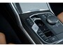 BMW 3-Serie M340i xDrive Vol|Pano|Trekhaak|Harman-Kardon|HuD|Carbon|