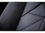 BMW iX xDrive40 Sportpakket - Trekhaak - Panoramadak - Multifunctionele stoelen voor - Getinte Ruiten -