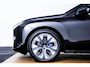 BMW iX xDrive40 Sportpakket - Trekhaak - Panoramadak - Multifunctionele stoelen voor - Getinte Ruiten -