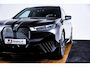 BMW iX xDrive40 Sportpakket - Trekhaak - Panoramadak - Multifunctionele stoelen voor - Getinte Ruiten -