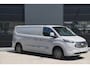 Ford E-Transit Custom 340 L2H1 Limited 71 kWh 218pk - 2x Schuifdeur - AGR Bestuurdersstoel - ACC - B&O - Navi - Stoel/Stuurverwarming - 360 Camera - Blindspot - Rijklaar