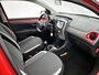 Toyota Aygo 1.0 VVT-i x-Joy Cabrio Dak | Dealer onderhouden | Climate Control | 15" Velgen | Apple CarPlay/Android Auto | Achteruitrijcamera | Automatische verlichting | Elektrisch verstelbare Spiegels |