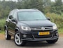 Volkswagen Tiguan 2.0 TSI 4Motion R-Line Automaat - Black Pearl - Panorama/Leder - Topstaat