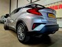 Toyota C-HR / C-HR+ 1.8 Hybrid Adventure + Dealer OH|Keyless|Camera|Navi|Apple|Android|DAB|Dodehoek|Lane|LED|18"LMV