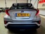 Toyota C-HR / C-HR+ 1.8 Hybrid Adventure + Dealer OH|Keyless|Camera|Navi|Apple|Android|DAB|Dodehoek|Lane|LED|18"LMV