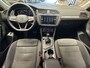 Volkswagen Tiguan 1.4 TSI eHYBRID 245 PK DSG NAVIGATIE ADAPTIVE CRUISE CONTROL STOEL EN STUUR VERWARMING APPLE CARPLAY/ANDROID RIJSTROOKSENSOREN DODEHOEKSENSOREN PDC  ZEER MOOI !! CC