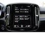 Volvo XC40 T2 R-Design | Verwarmbare Vooruit | Stuurverwarming | Stoelverwarming | Trekhaak | All-Season Banden | Leder/Alcantara Bekleding | Zwart Dak | BLIS | Keyless | Elektrische Achterklep | Adaptieve Cruise Control | Pilot Assist |
