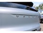 Volvo XC40 T2 R-Design | Verwarmbare Vooruit | Stuurverwarming | Stoelverwarming | Trekhaak | All-Season Banden | Leder/Alcantara Bekleding | Zwart Dak | BLIS | Keyless | Elektrische Achterklep | Adaptieve Cruise Control | Pilot Assist |
