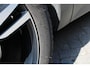 Volvo XC40 T2 R-Design | Verwarmbare Vooruit | Stuurverwarming | Stoelverwarming | Trekhaak | All-Season Banden | Leder/Alcantara Bekleding | Zwart Dak | BLIS | Keyless | Elektrische Achterklep | Adaptieve Cruise Control | Pilot Assist |