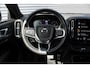 Volvo XC40 T2 R-Design | Verwarmbare Vooruit | Stuurverwarming | Stoelverwarming | Trekhaak | All-Season Banden | Leder/Alcantara Bekleding | Zwart Dak | BLIS | Keyless | Elektrische Achterklep | Adaptieve Cruise Control | Pilot Assist |