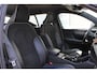 Volvo XC40 T2 R-Design | Verwarmbare Vooruit | Stuurverwarming | Stoelverwarming | Trekhaak | All-Season Banden | Leder/Alcantara Bekleding | Zwart Dak | BLIS | Keyless | Elektrische Achterklep | Adaptieve Cruise Control | Pilot Assist |
