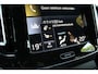 Volvo XC40 T2 R-Design | Verwarmbare Vooruit | Stuurverwarming | Stoelverwarming | Trekhaak | All-Season Banden | Leder/Alcantara Bekleding | Zwart Dak | BLIS | Keyless | Elektrische Achterklep | Adaptieve Cruise Control | Pilot Assist |