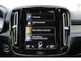 Volvo XC40 T2 R-Design | Verwarmbare Vooruit | Stuurverwarming | Stoelverwarming | Trekhaak | All-Season Banden | Leder/Alcantara Bekleding | Zwart Dak | BLIS | Keyless | Elektrische Achterklep | Adaptieve Cruise Control | Pilot Assist |
