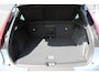 Volvo XC40 T2 R-Design | Verwarmbare Vooruit | Stuurverwarming | Stoelverwarming | Trekhaak | All-Season Banden | Leder/Alcantara Bekleding | Zwart Dak | BLIS | Keyless | Elektrische Achterklep | Adaptieve Cruise Control | Pilot Assist |