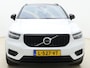 Volvo XC40 T2 130pk Automaat R-Design / Stoel + Stuurw. Verwarming / Getint Glas / DAB / Apple Carplay / PDC + Camera / 18'' / Trekhaak / Keyless /