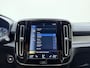 Volvo XC40 T2 130pk Automaat R-Design / Stoel + Stuurw. Verwarming / Getint Glas / DAB / Apple Carplay / PDC + Camera / 18'' / Trekhaak / Keyless /