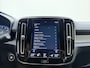 Volvo XC40 T2 130pk Automaat R-Design / Stoel + Stuurw. Verwarming / Getint Glas / DAB / Apple Carplay / PDC + Camera / 18'' / Trekhaak / Keyless /