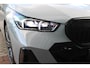 BMW 5-Serie Touring 520i M-SPORT | PANORAMA DAK | TREKHAAK ELEKTRISCH WEGKLAPBAAR | HARMAN KARDON AUDIO SYSTEM | SHADOW LINE PAKKET | ELEKTRISCH VERSTELBARE VOORSTOELEN MET GEHEUGENFUNCTIE | STOEL VENTILATIE VOOR | STOEL VERWARMING VOOR + ACHTER | 360° CAMERA | DRAADLOZE TELEFOONLADER | STAND VERWARMING | LEDEREN BEKLEDING "VEGANZA ZWART" | WARMTEWEREND GLAS | SPORT CHASSIS "M-TECHNIC" | INNOVATIE PAKKET: (HEAD UP DISPLAY/LIVE NAVIGATIE/INTERIEUR CAMERA/PARKEERSENSOREN VOOR+ACHTER/CONNECTED SERVICES) | DRAADLOZE APPLE CARPLAY/ANDROID AUTO | TRAVEL PAKKET (ELEKTRISCH BEDIENBARE ACHTERKLEP/COMFORT ACCESS/TOEGANG VIA SMARTPHONE) | DODEHOEK DETECTIE | ELEKTRISCH BEDIENBAAR STUURKOLOM |