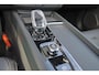 Volvo XC60 T6 Recharge AWD Ultra Black Edition - Luchtvering - Panorama/schuifdak - IntelliSafe Assist & Surround - 360º Camera - Harman/Kardon audio - Adaptieve LED koplampen - Verwarmde voorstoelen, stuur & achterbank - Parkeersensoren voor & achter - Elektr. bedienb. voorstoelen met geheugen - Head up display - Draadloze tel. lader - Extra getint glas - Inklapbare trekhaak - 21' LMV