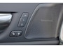 Volvo XC60 T6 Recharge AWD Ultra Black Edition - Luchtvering - Panorama/schuifdak - IntelliSafe Assist & Surround - 360º Camera - Harman/Kardon audio - Adaptieve LED koplampen - Verwarmde voorstoelen, stuur & achterbank - Parkeersensoren voor & achter - Elektr. bedienb. voorstoelen met geheugen - Head up display - Draadloze tel. lader - Extra getint glas - Inklapbare trekhaak - 21' LMV