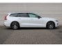 Volvo V60 T8 Plug-in hybrid AWD Plus Dark | Panoramadak | Trekhaak | Verwarmbare voorstoelen, achterbank en stuurwiel | Head-up display | 360 graden camera | Premium audio by Harman Kardon | Apple carplay/Android auto