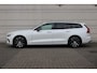 Volvo V60 T8 Plug-in hybrid AWD Plus Dark | Panoramadak | Trekhaak | Verwarmbare voorstoelen, achterbank en stuurwiel | Head-up display | 360 graden camera | Premium audio by Harman Kardon | Apple carplay/Android auto