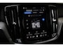 Volvo V60 T8 Plug-in hybrid AWD Plus Dark | Panoramadak | Trekhaak | Verwarmbare voorstoelen, achterbank en stuurwiel | Head-up display | 360 graden camera | Premium audio by Harman Kardon | Apple carplay/Android auto