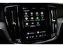 Volvo V60 T8 Plug-in hybrid AWD Plus Dark | Panoramadak | Trekhaak | Verwarmbare voorstoelen, achterbank en stuurwiel | Head-up display | 360 graden camera | Premium audio by Harman Kardon | Apple carplay/Android auto