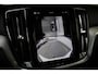 Volvo V60 T8 Plug-in hybrid AWD Plus Dark | Panoramadak | Trekhaak | Verwarmbare voorstoelen, achterbank en stuurwiel | Head-up display | 360 graden camera | Premium audio by Harman Kardon | Apple carplay/Android auto