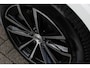 Volvo V60 T8 Plug-in hybrid AWD Plus Dark | Panoramadak | Trekhaak | Verwarmbare voorstoelen, achterbank en stuurwiel | Head-up display | 360 graden camera | Premium audio by Harman Kardon | Apple carplay/Android auto