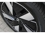 Volvo EX40 Single Motor Extended Range Plus 82 kWh | Trekhaak | Verwarmbare voorstoelen en stuurwiel | Premium audio by Harman Kardon | Keyless | Adaptieve cruise control Warmtepomp