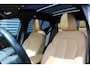 Volvo XC40 1.5 T5 Recharge Inscription Expression | Llichtmetalen Velgen 5-Spaaks 18" All-Season | Lederbekleden Stoelen | Trtekhaak | Elektrisch Glazen Panorama-Dak | Achteruitrijcamera | Extra Getint Glas | Electronic Climate Controle | Voorstoelen + Stuurwiel Verwarmd |Kkeyless entry/start |
