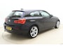 BMW 1-Serie 116i | 18 inch Lichtmetaal | Apple Carplay/Android Auto | Verwarde voorstoelen | Elektrisch verstelbare stoelen | Uitschuifbare neus voorstoelen | Alcantara bekleding