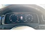 Volkswagen Golf 1.5 TSI 130pk Highline Executive / Navigatie / Parkeersensoren / 17"LM Velgen / Alcantara bekleding / Digitaal dashboard